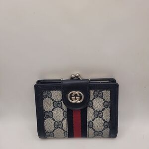 Gucci Women's Black and Red Patterned Wallet